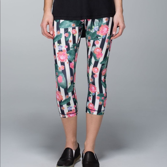 lululemon athletica Pants - Lululemon Wunder Under Crop Palm Play Multi Size 6